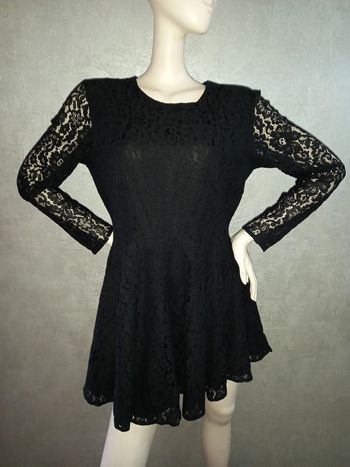 robe noire tout en dentelle H&M taille 42