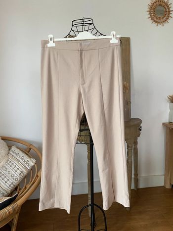 Pantalon souple flare beige à fente devant bershka taille L