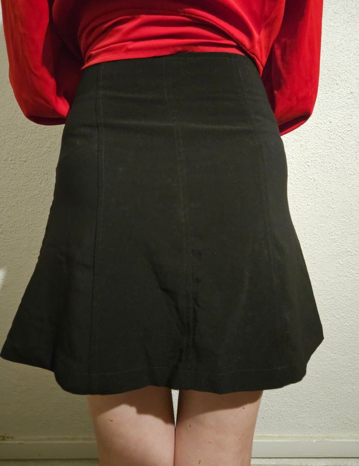 Mini-jupe noire Miskoo Paris – Taille S – Boutons pression - photo numéro 2