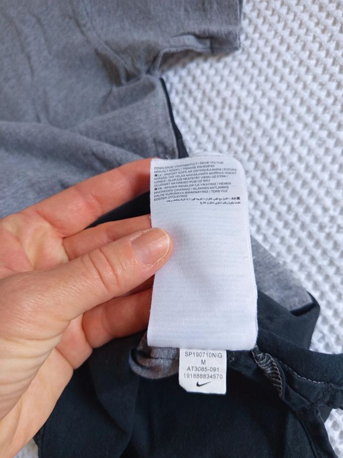 T-shirt Nike gris et noir 10 / 12 ans - photo numéro 5
