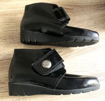 Bottines confort dessus cuir verni noir pointure 37