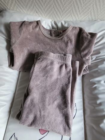 Pyjama 2 pièces taille 24 mois