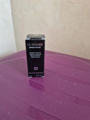 Miniature rouge à lèvres de la gamme le rouge sheer velvet Givenchy