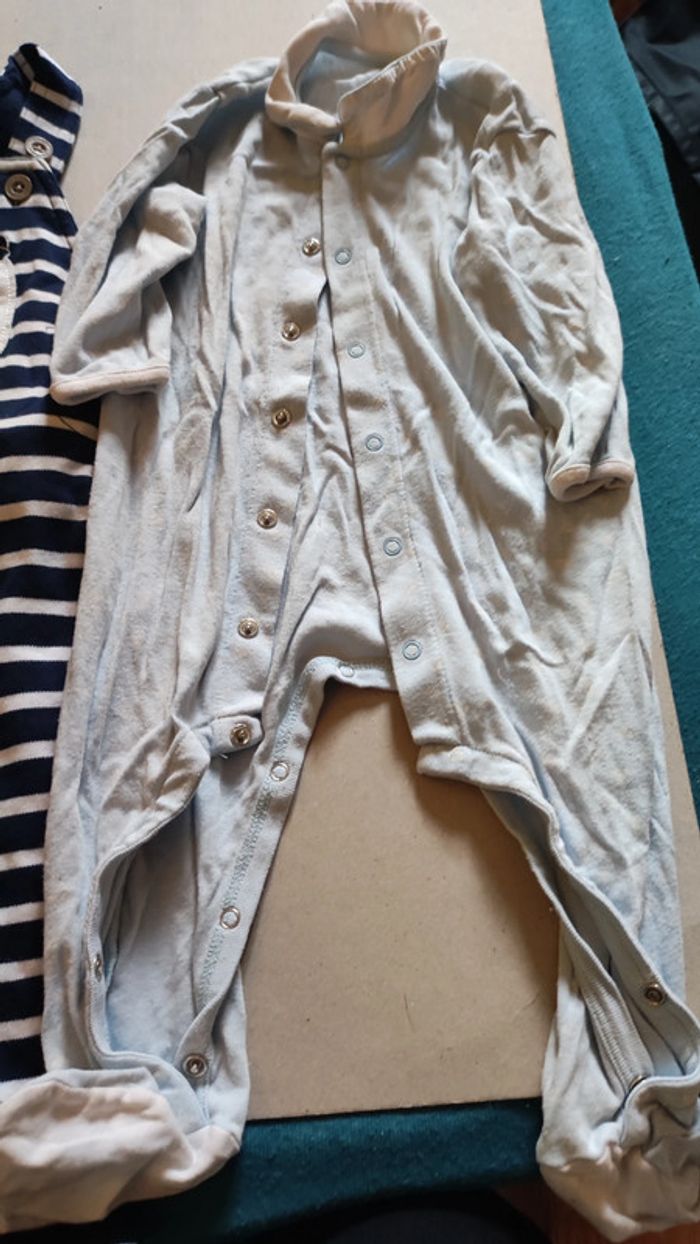 lot 9 mois salopette et un pyjama fin - photo numéro 3