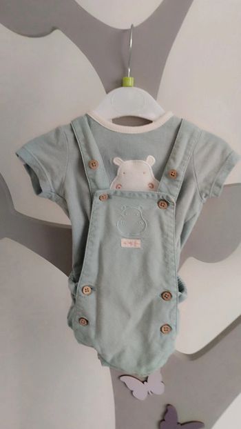 Joli petit ensemble tee-shirt manches courtes+salopette short vert d'eau Orchestra taille naissance