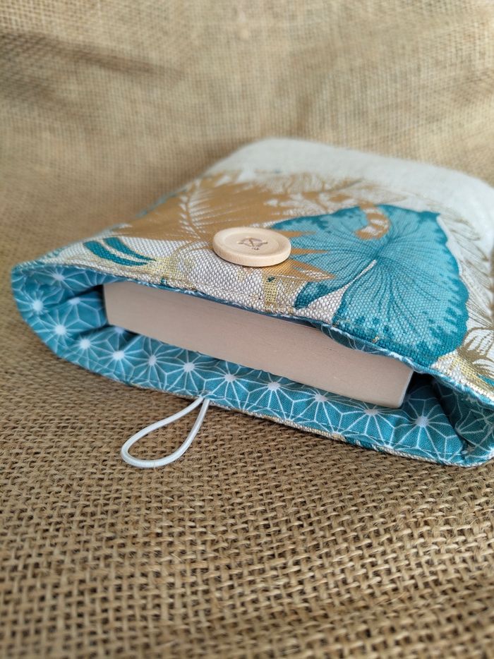 Étui à livre - format livre de poche - floral pailleté - photo numéro 2