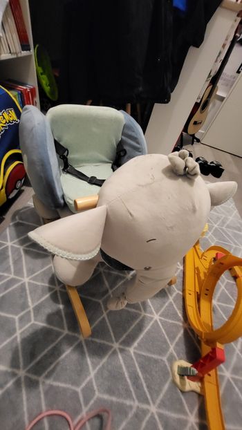 Éléphant à bascule