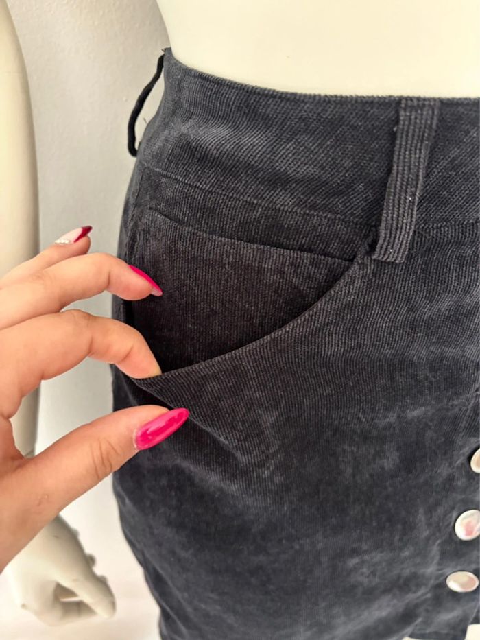🌺Jupe noir côtelé avec bouton Taille S/36🌺 - photo numéro 3