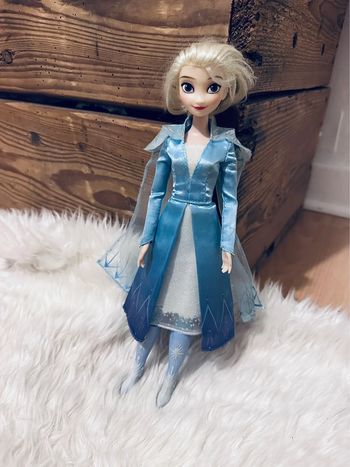 Poupée reine des neiges 2 musicale