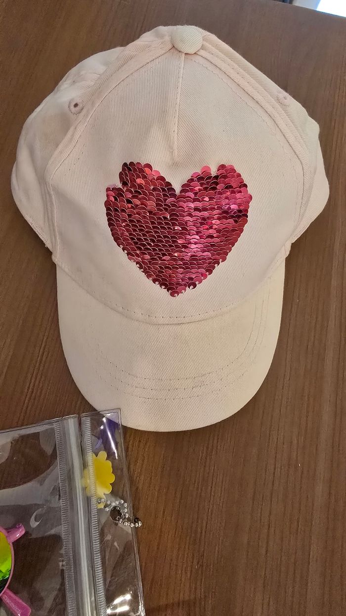 🥰😍🤩 superbe lot casquette 4/8ans , lunettes de soleil 🤩😍🥰 - photo numéro 2