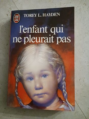 livre l'enfant qui ne pleurait pas Torey L. Hayden