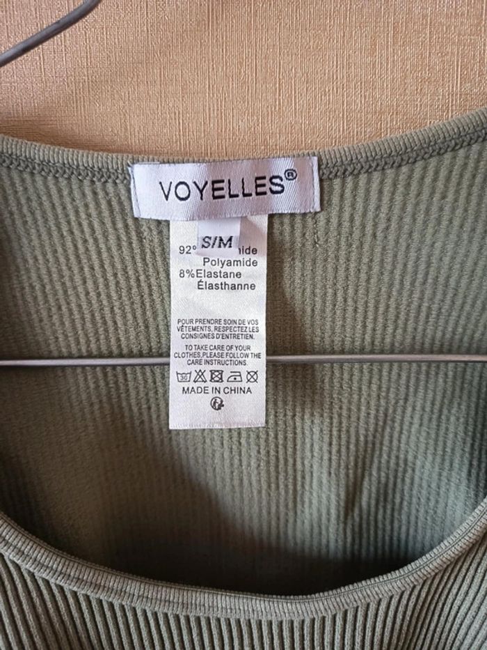 Crop-top manches longues. Marque voyelles. - photo numéro 2