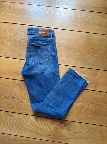 Jean Levi ´S 711 en très bon état taille 27 bleu