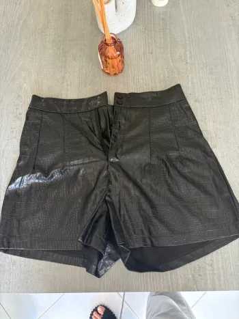 Short en cuir