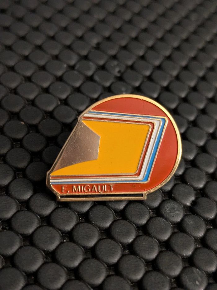 Pin's Casque François Migault F1 F2 Le Mans