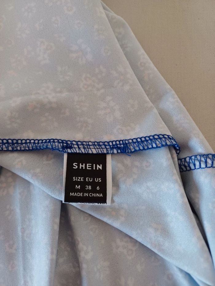 Robe courte bleue fleurie Shein taille M 38 - photo numéro 7