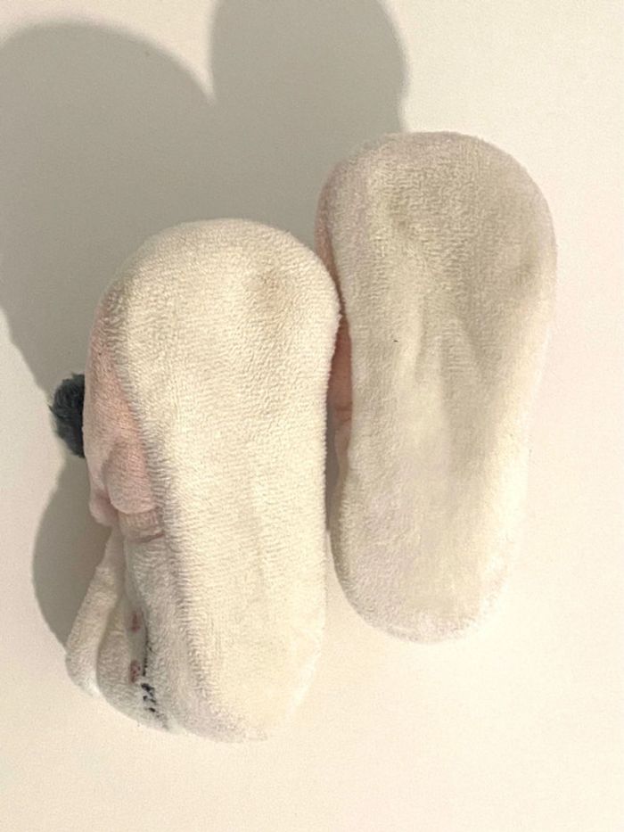Chaussons de naissance Minnie Disney NEUFS - photo numéro 4