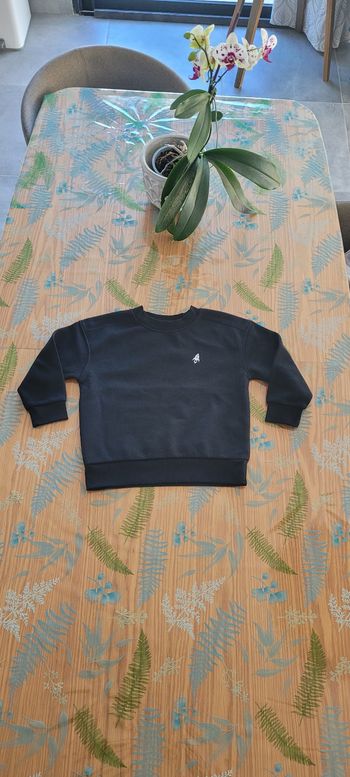 Sweat-shirt taille 4 ans  Très bon état