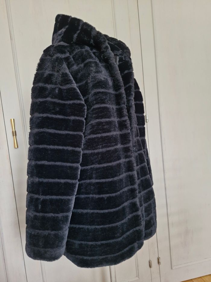 Manteau fausse fourrure  - 42 - photo numéro 3