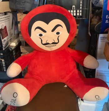 Peluche géante « la casa de papel »