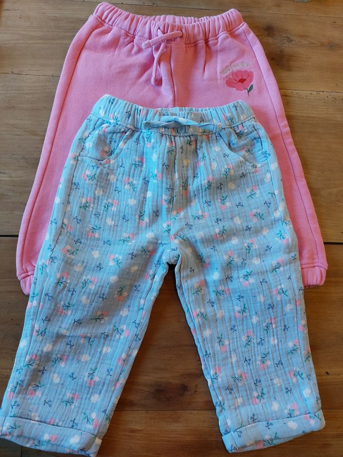 Lot de 2 pantalons tape à l'œil neuf 18 mois - photo numéro 2