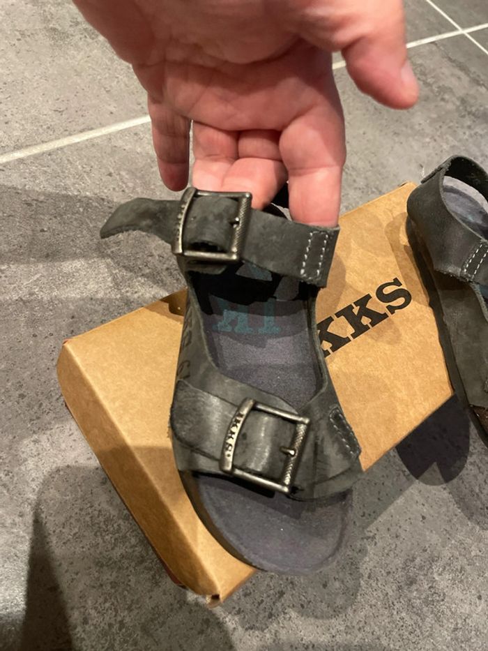 Sandales ikks taille 26 - photo numéro 2