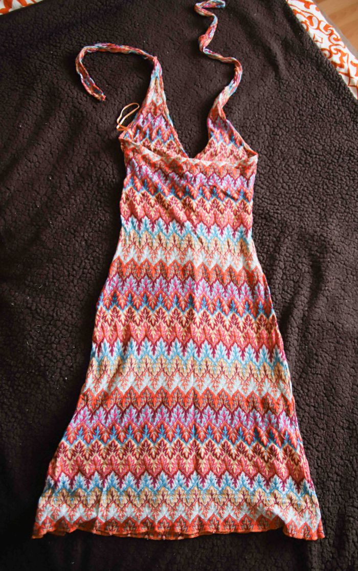 Robe en maille multicolore, dos nu - photo numéro 2