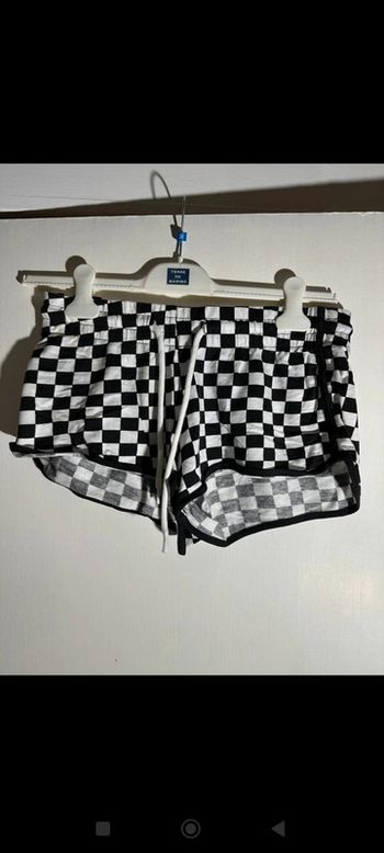 Short fille