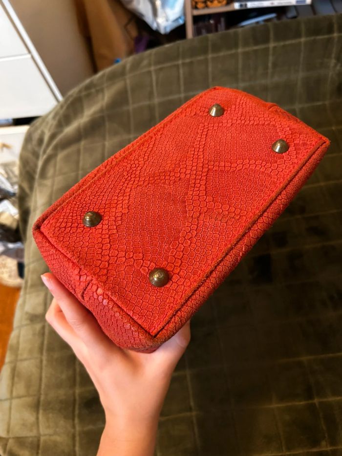 Sac à main rouge motif crocodile - photo numéro 11