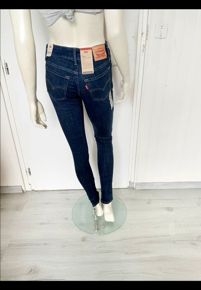 Jean Levi’s 711 Skinny – Taille 26/32 – Bleu brut – Neuf avec étiquette - photo numéro 11