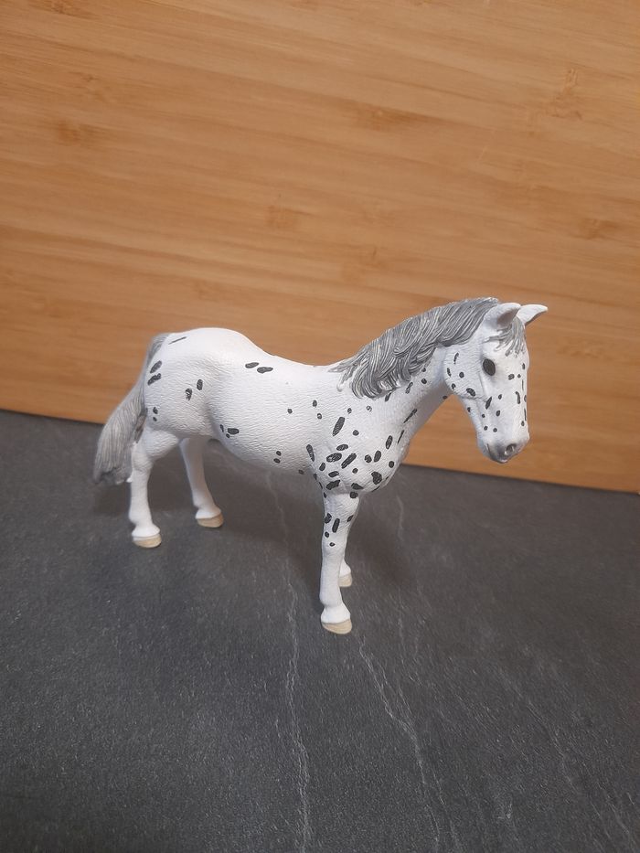 schleich cheval