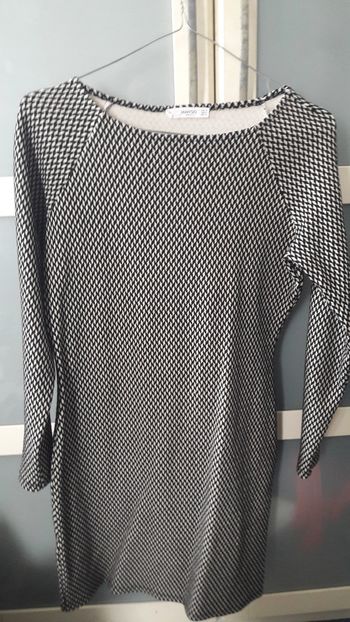 Robe noire et blanche longue manche