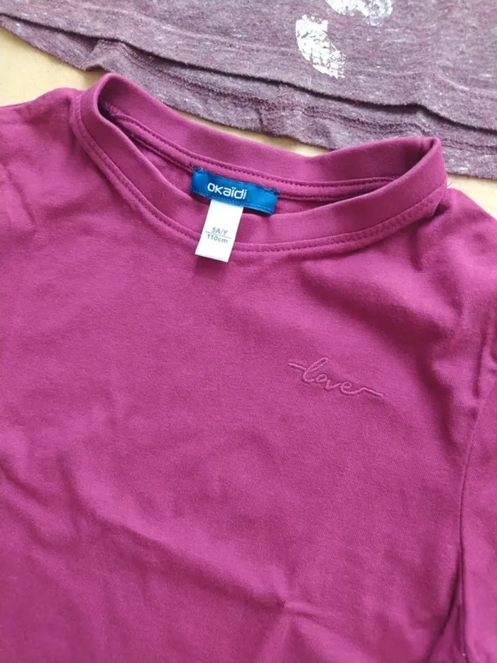 Lot de deux t-shirts d'été manches courtes filles taille 5 ans marque Okaïdi - photo numéro 2
