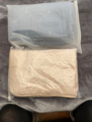 2 lot de housses de tais oreiller 1 blanc et 1 bleu l’unité 6€ neuf