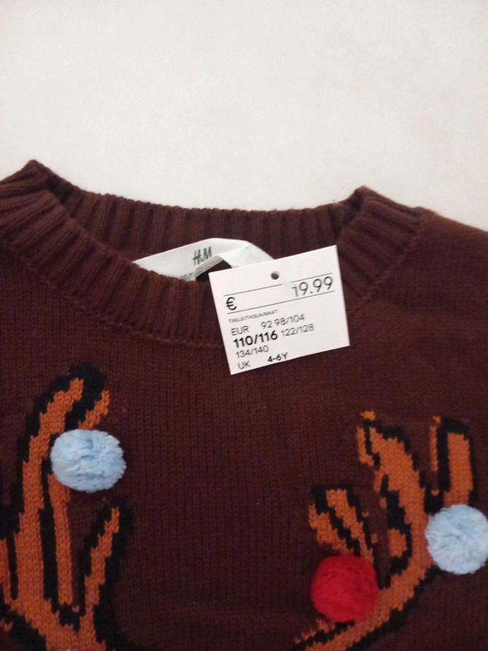 Pull enfant neuf 4/6 ans avec pompons - photo numéro 3