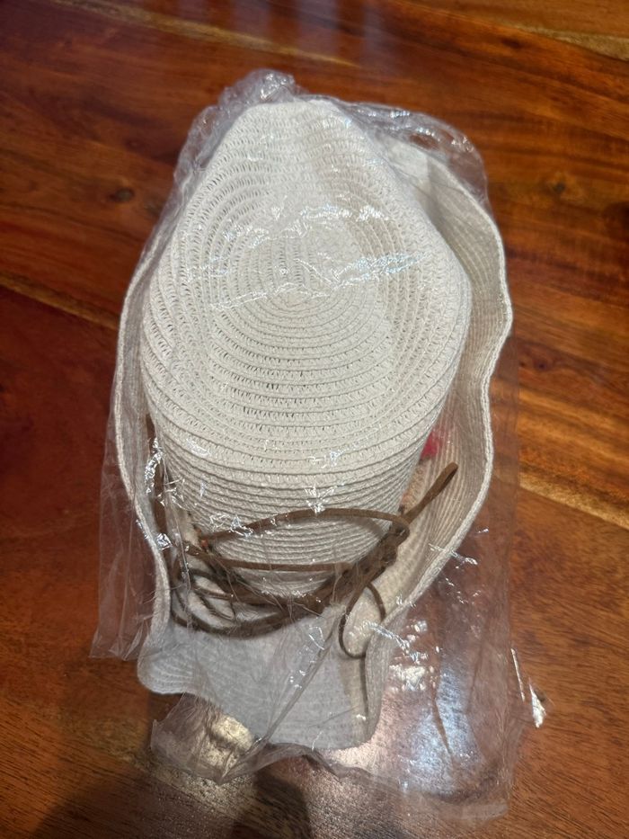 Chapeau de paille neuf - photo numéro 3