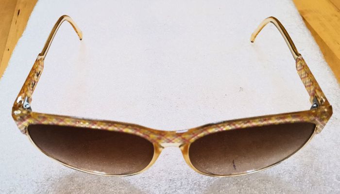 Lunettes de Soleil "Linda Farrow" - photo numéro 3