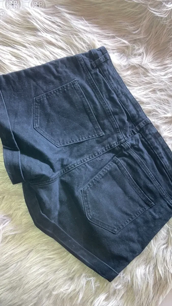 Short noir H&M taille 40 - photo numéro 3