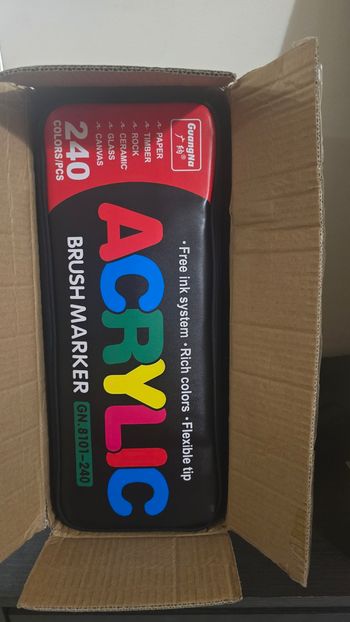 La trousse 240 Guangna neuve de 240 feutre acrylique