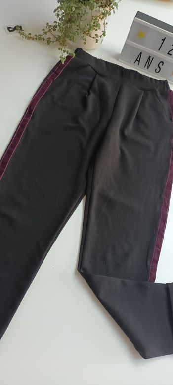 Pantalon noir et bordeaux