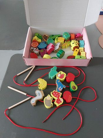 Perles à enfiler Montessori