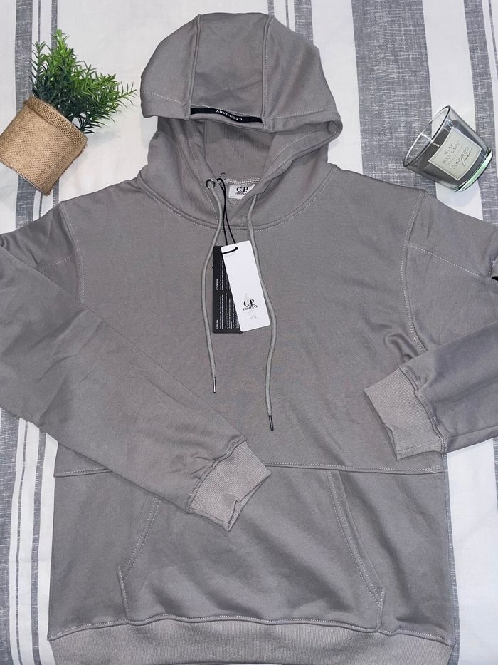 Sweat à capuche C.P. Company – Gris, Taille M, Neuf avec étiquettes - photo numéro 2