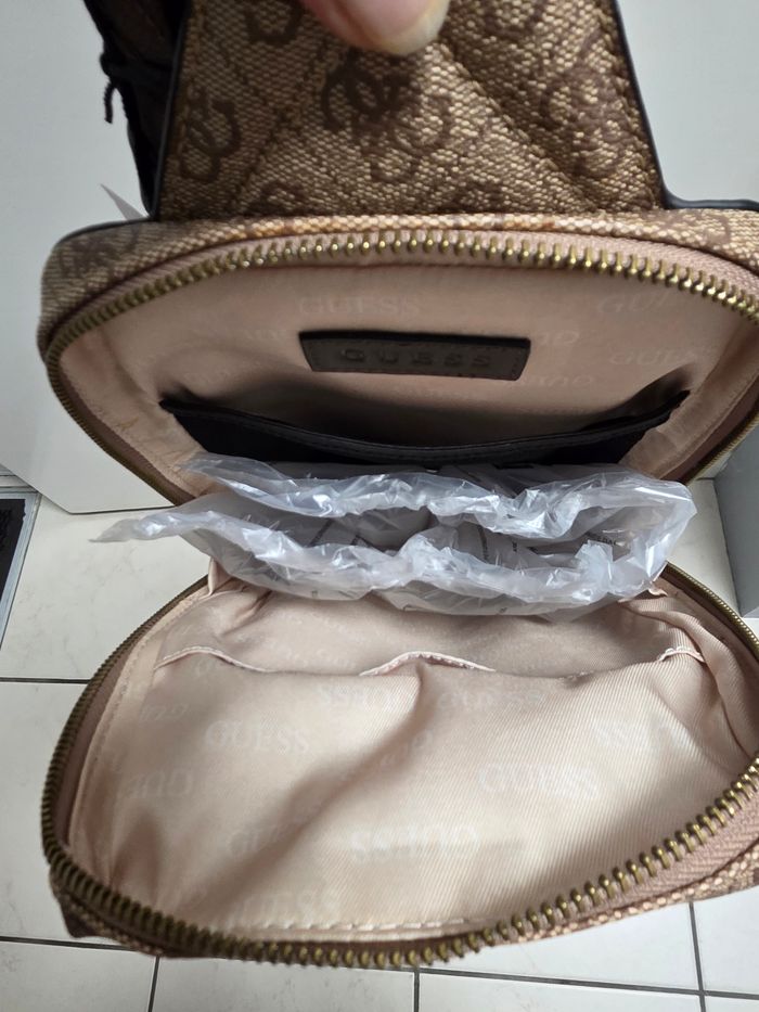 Sacoche GUESS neuve avec étiquette - photo numéro 4