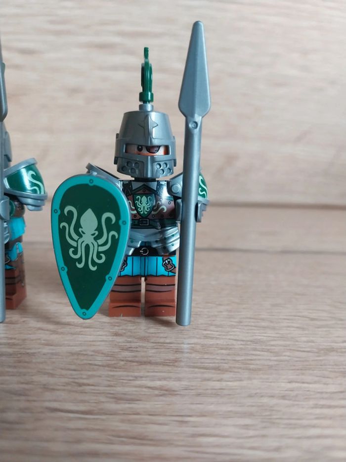 Figurines type lego 2 soldats chevaliers Pieuvres - photo numéro 3