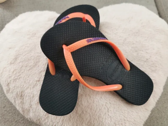 Tong enfant havaianas taille 33-34 bleu marine et corail