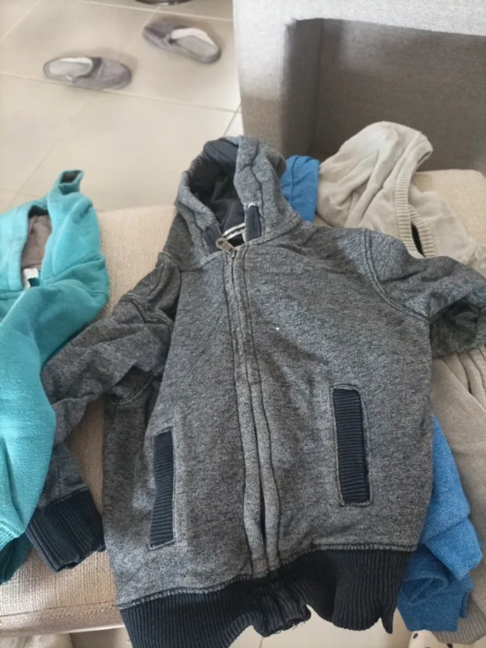 Sweats à capuche 24 mois - photo numéro 3