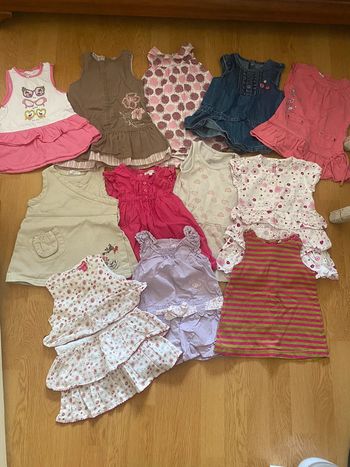 Lot de 16 robes été 12 mois