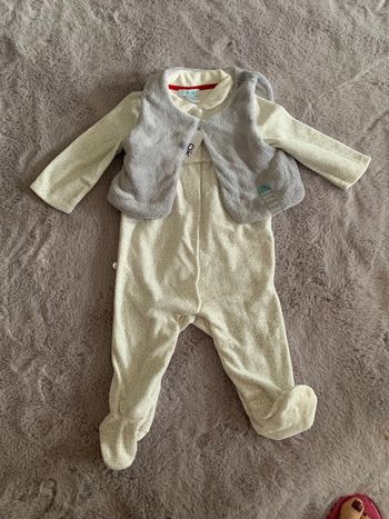 Ensemble grenouillère et gilet neuf 12 mois