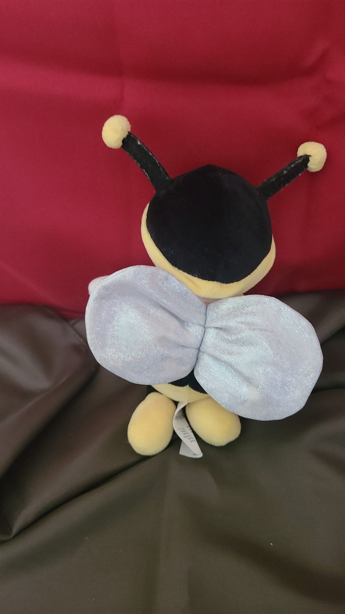 Une abeille jolie et douce à broder de la série Baby de DMC. Dimensions: 22cm. - photo numéro 5