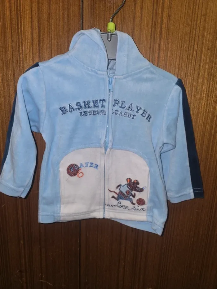 Veste à capuche bébé bleu – motif basket